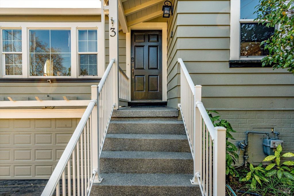 3 Highland Dr, Napa, CA 94559