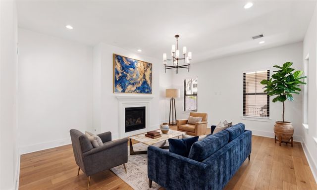 517 E 4th Street, Houston, TX 77007
