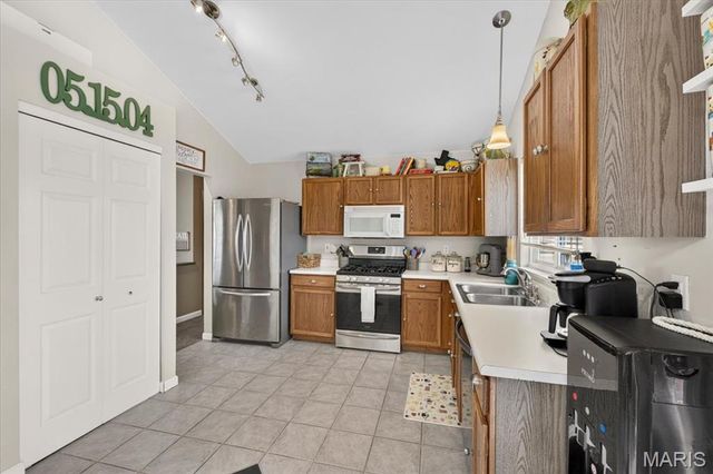 1873 Fox Pointe Drive, Arnold, MO 63010