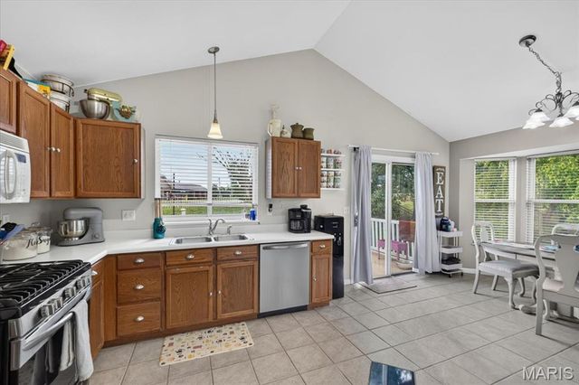1873 Fox Pointe Drive, Arnold, MO 63010