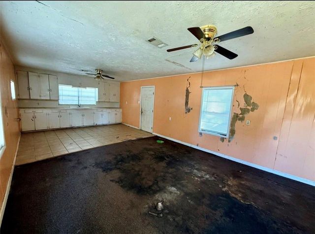 811 S Fenner Avenue, Cleveland, TX 77327