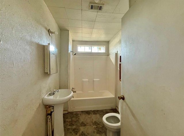 811 S Fenner Avenue, Cleveland, TX 77327