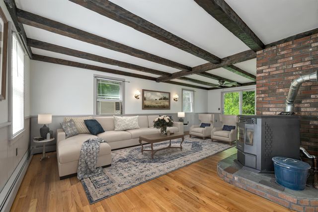 1 Muddy Pond Road, Kensington, NH 03833