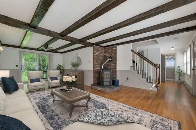 1 Muddy Pond Road, Kensington, NH 03833