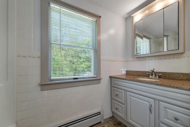 1 Muddy Pond Road, Kensington, NH 03833