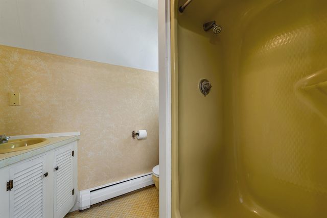 1 Muddy Pond Road, Kensington, NH 03833