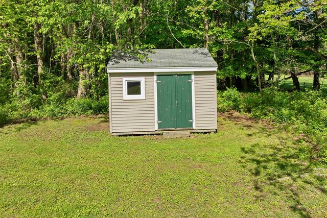 1 Muddy Pond Road, Kensington, NH 03833