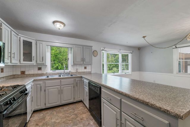 1 Muddy Pond Road, Kensington, NH 03833