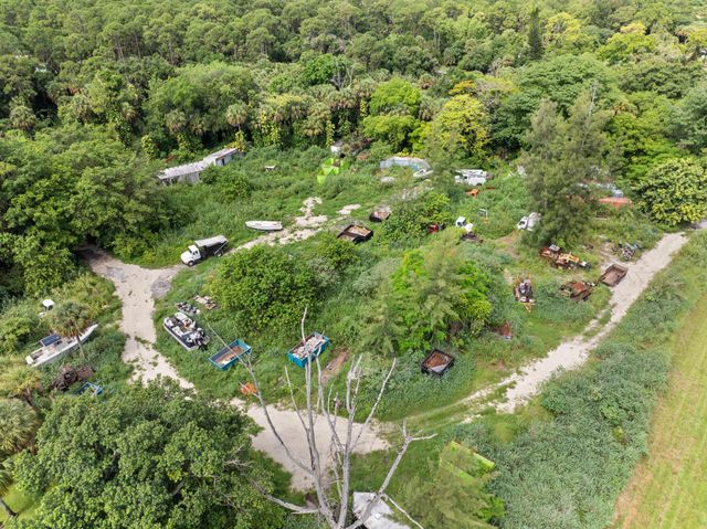 69 Armadillo Way, West Palm Beach, FL 33411