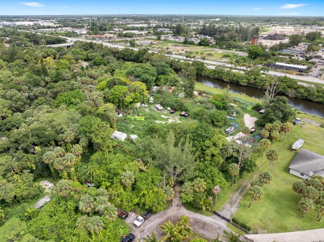 69 Armadillo Way, West Palm Beach, FL 33411