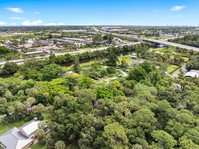 69 Armadillo Way, West Palm Beach, FL 33411