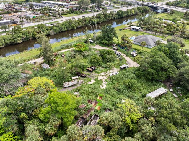 69 Armadillo Way, West Palm Beach, FL 33411