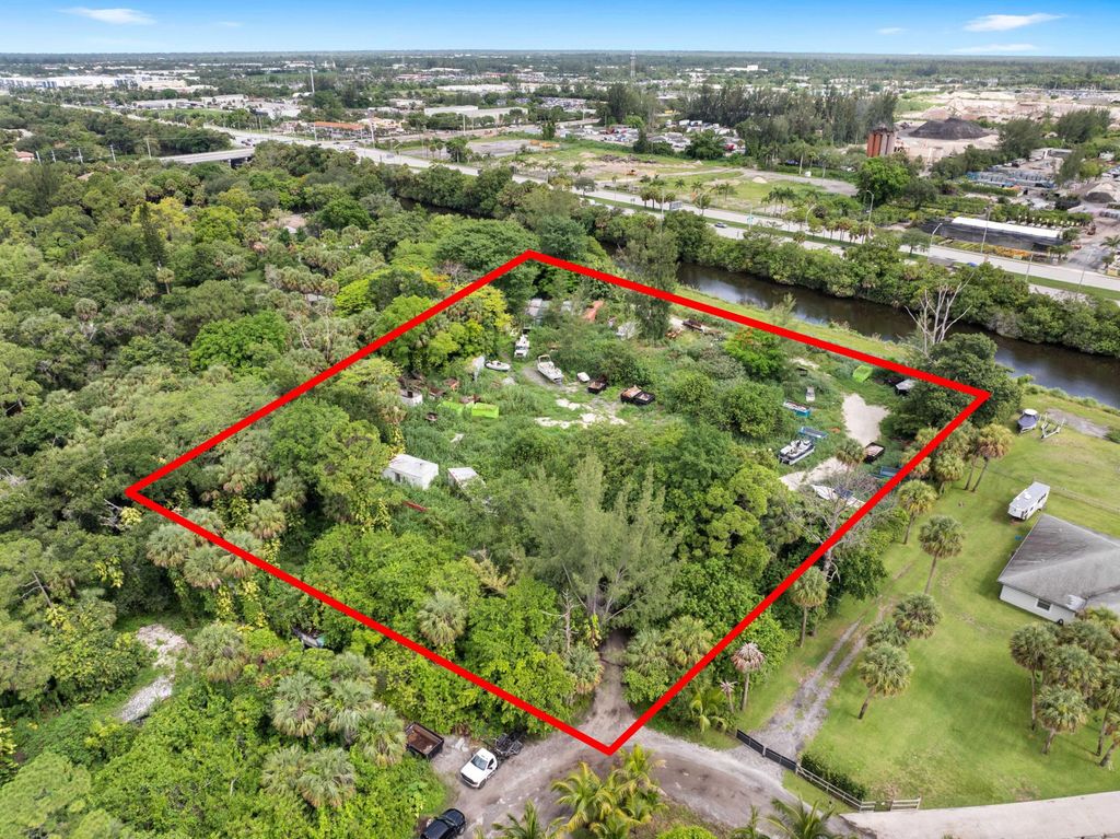 69 Armadillo Way, West Palm Beach, FL 33411