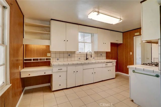 8137 Variel, Canoga Park, CA 91304