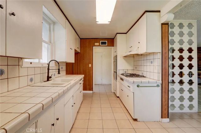 8137 Variel, Canoga Park, CA 91304