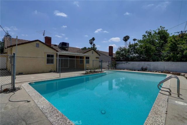 8137 Variel, Canoga Park, CA 91304
