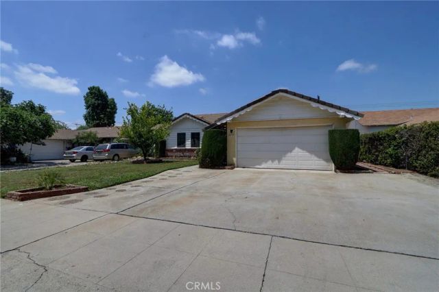 8137 Variel, Canoga Park, CA 91304