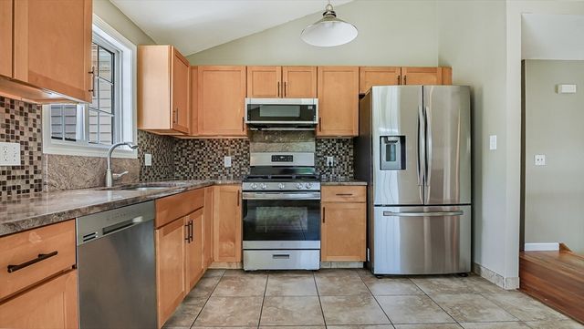 83 Waterman Ave, East Longmeadow, MA 01028