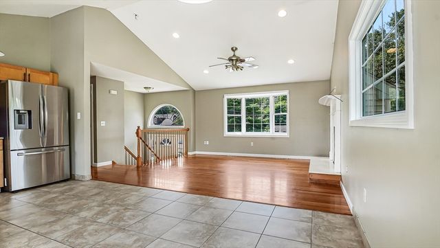83 Waterman Ave, East Longmeadow, MA 01028