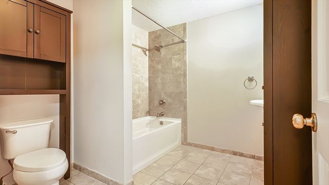 83 Waterman Ave, East Longmeadow, MA 01028