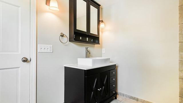 83 Waterman Ave, East Longmeadow, MA 01028