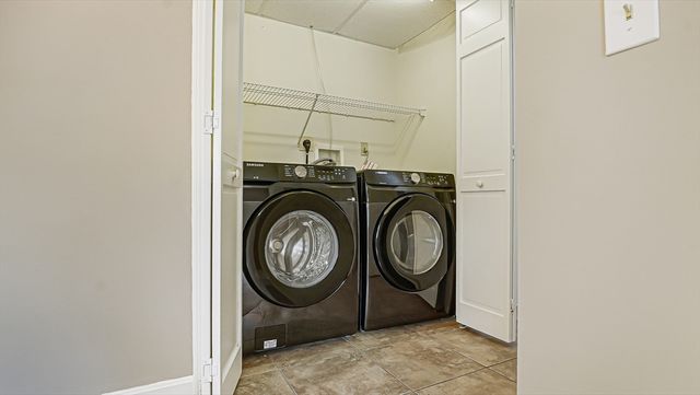 83 Waterman Ave, East Longmeadow, MA 01028