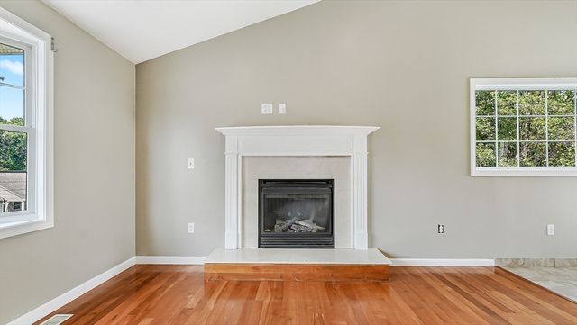 83 Waterman Ave, East Longmeadow, MA 01028