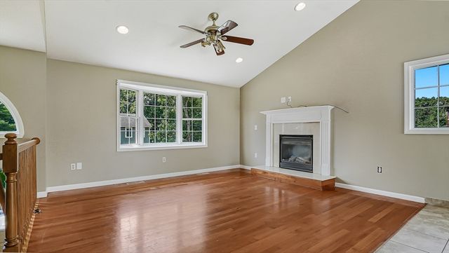 83 Waterman Ave, East Longmeadow, MA 01028