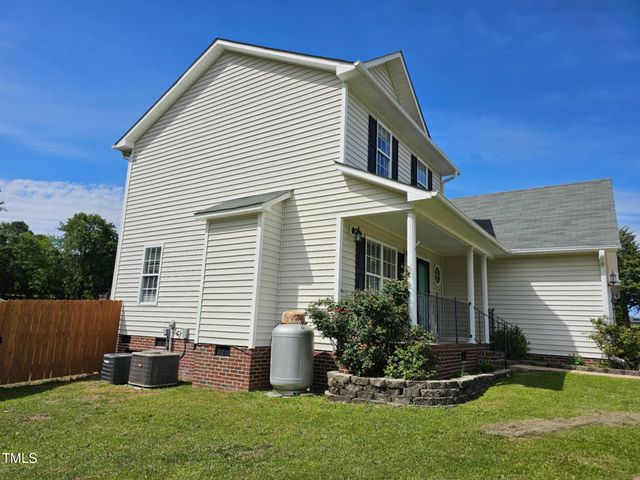 216 Edgecombe Drive, Spring Lake, NC 28390