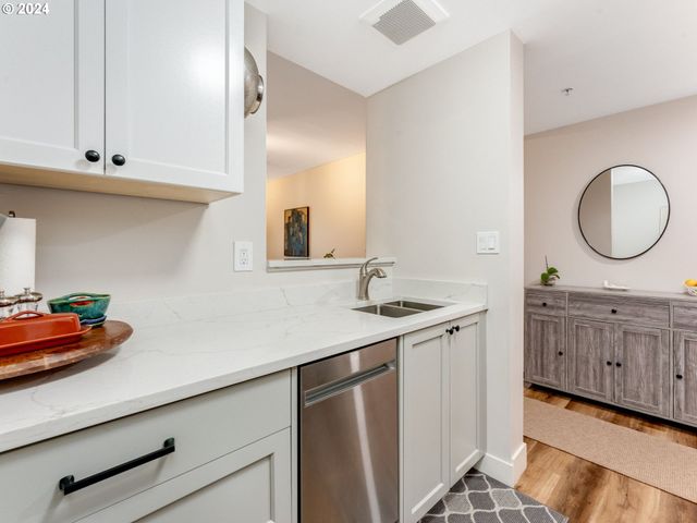 701 COLUMBIA St 414, Vancouver, WA 98660