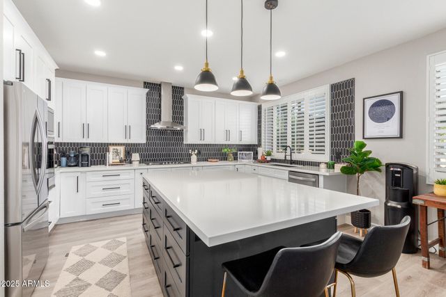 6430 W HACKAMORE Drive, Phoenix, AZ 85083