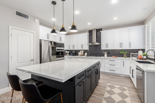 6430 W HACKAMORE Drive, Phoenix, AZ 85083