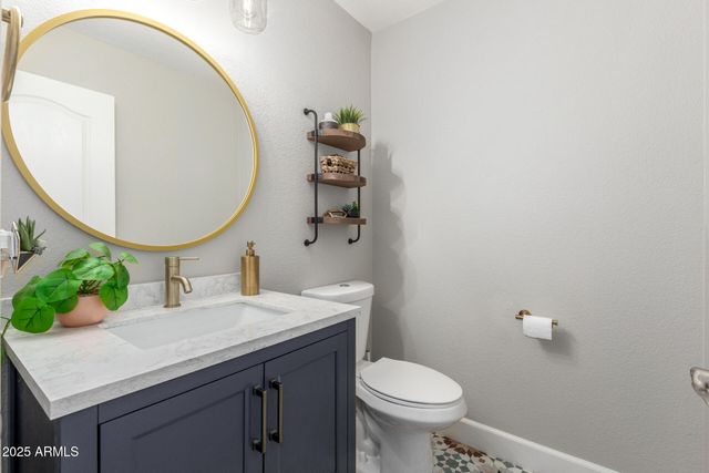 6430 W HACKAMORE Drive, Phoenix, AZ 85083