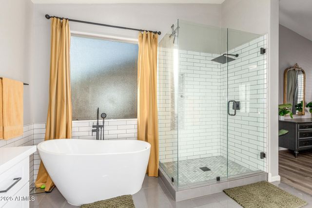 6430 W HACKAMORE Drive, Phoenix, AZ 85083