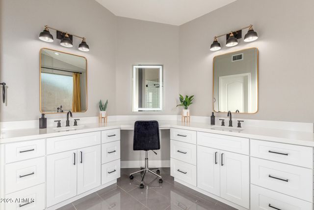 6430 W HACKAMORE Drive, Phoenix, AZ 85083