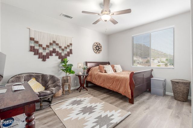 6430 W HACKAMORE Drive, Phoenix, AZ 85083