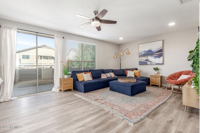 6430 W HACKAMORE Drive, Phoenix, AZ 85083