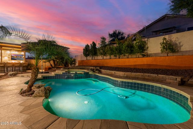 6430 W HACKAMORE Drive, Phoenix, AZ 85083