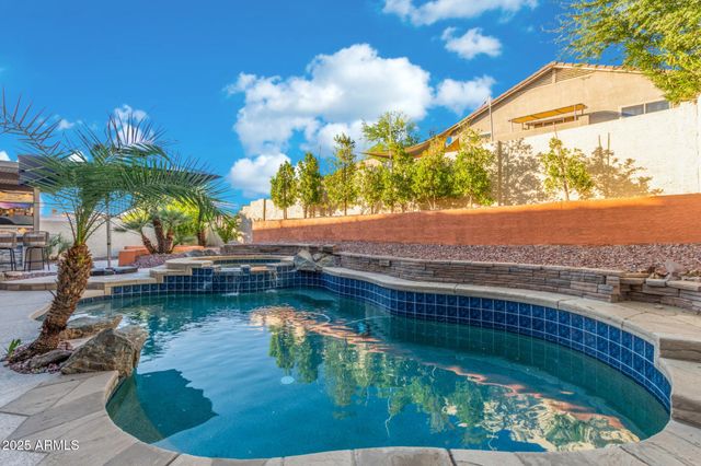 6430 W HACKAMORE Drive, Phoenix, AZ 85083