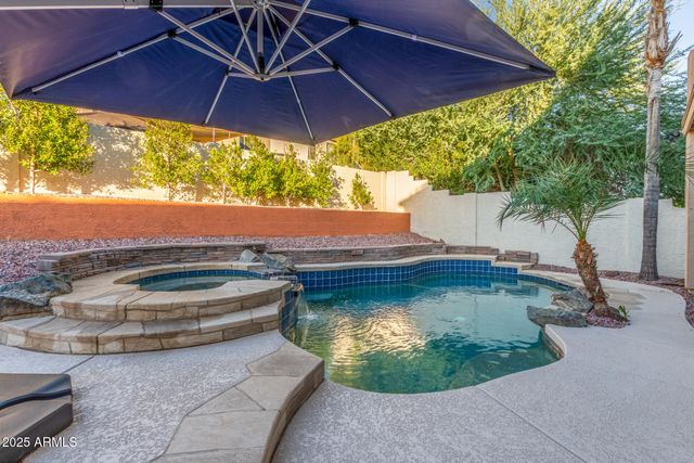 6430 W HACKAMORE Drive, Phoenix, AZ 85083