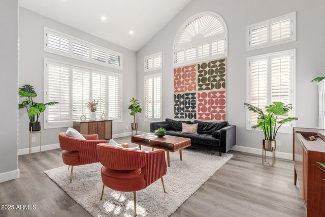 6430 W HACKAMORE Drive, Phoenix, AZ 85083