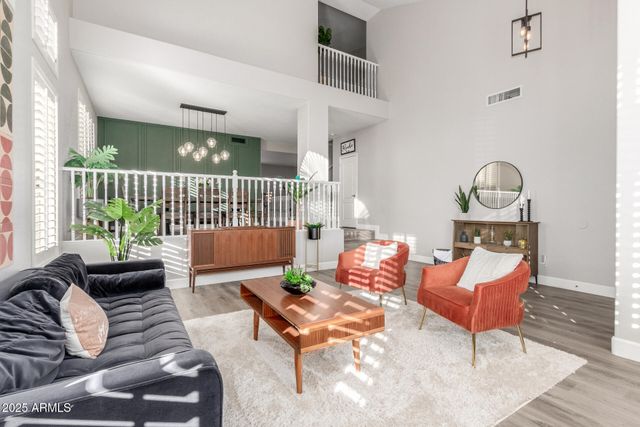 6430 W HACKAMORE Drive, Phoenix, AZ 85083