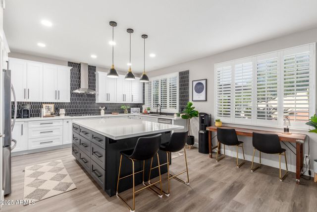 6430 W HACKAMORE Drive, Phoenix, AZ 85083