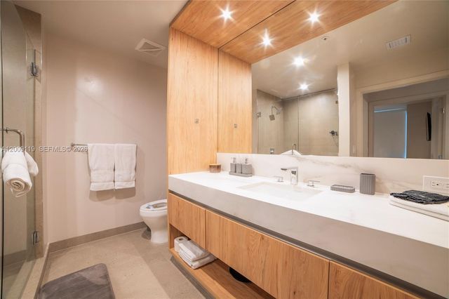 11 NE 6TH 1104, Miami, FL 33132