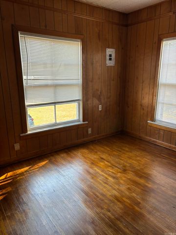 503 W Leslie Street, Nashville, AR 71852