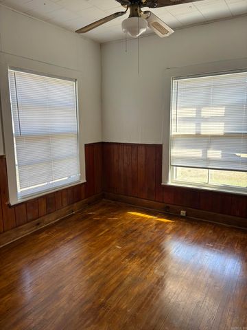 503 W Leslie Street, Nashville, AR 71852