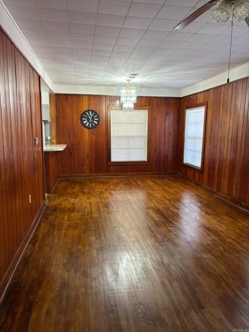 503 W Leslie Street, Nashville, AR 71852