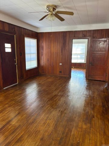 503 W Leslie Street, Nashville, AR 71852