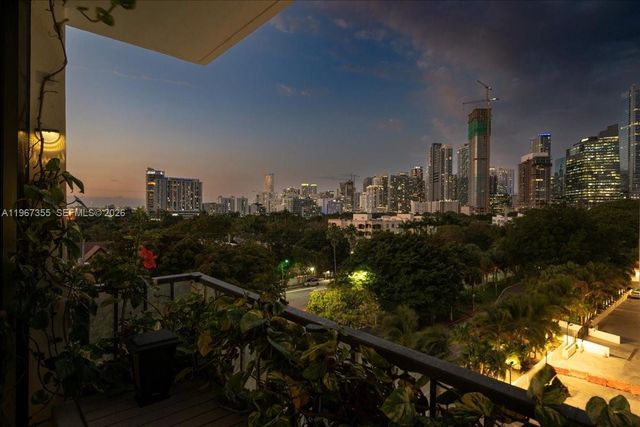 1915 Brickell Ave 801, Miami, FL 33129