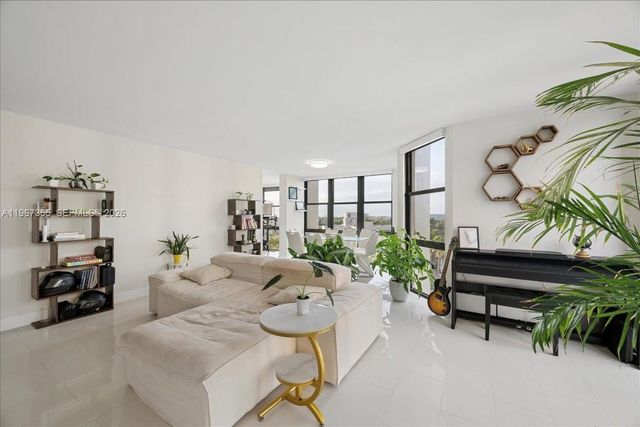 1915 Brickell Ave 801, Miami, FL 33129